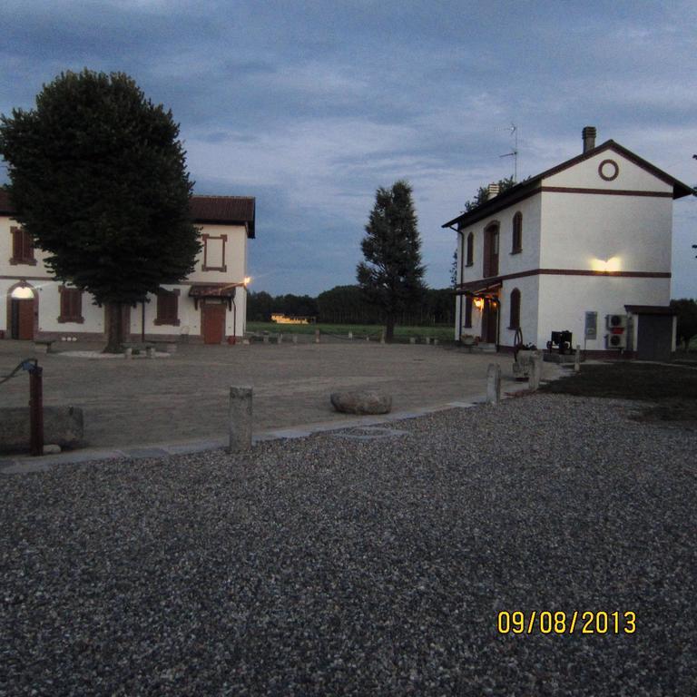 Bed And Breakfast Azienda Agricola Cascina Salazzara Magenta Exterior foto